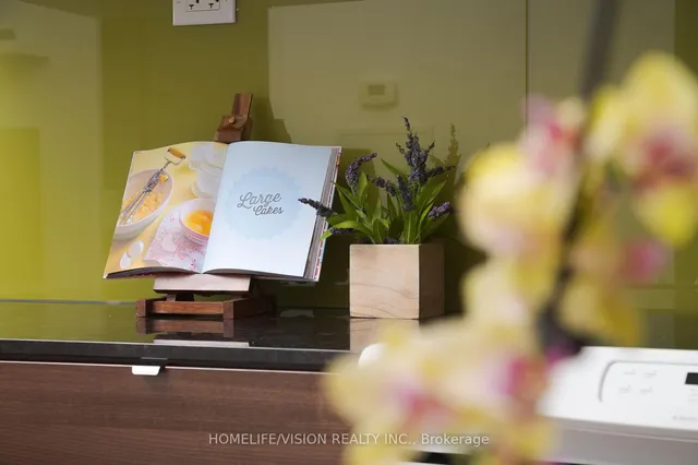 Additional image 24 of 121 MCMAHON Dr Unit 2802