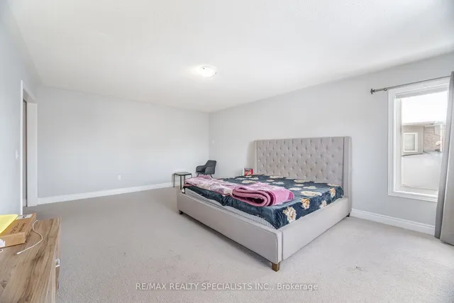 Additional image 22 of 16 Eiffel Blvd