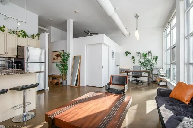 Additional image 10 of 404 King St Unit 610