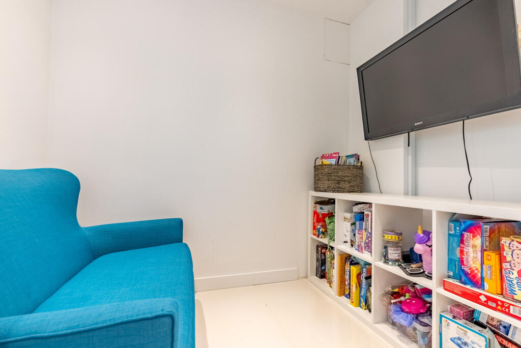 Additional image 9 of Mount Drive, Park Street, St. Albans, Hertfordshire, AL2