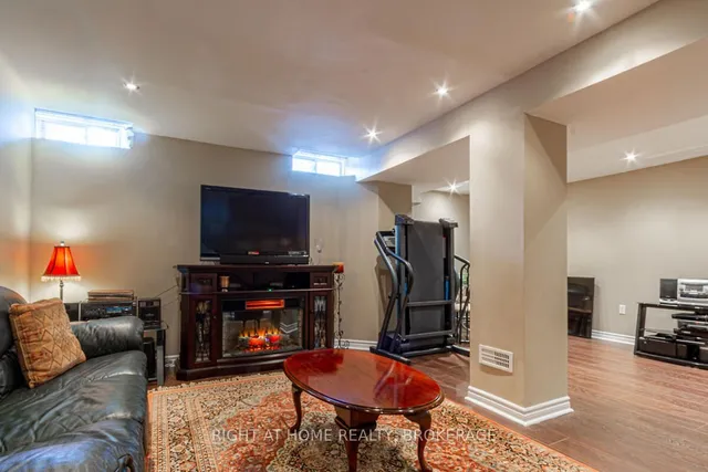 Additional image 38 of 34 Penbridge Circ