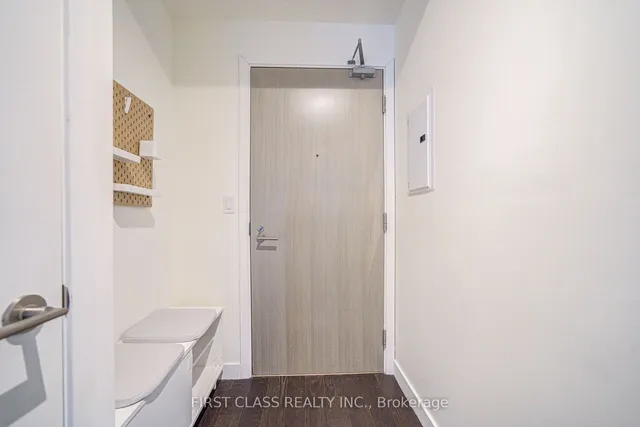 Additional image 6 of 111 Bathurst St Unit 912