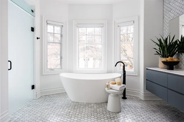 Additional image 26 of 33 Webster Ave