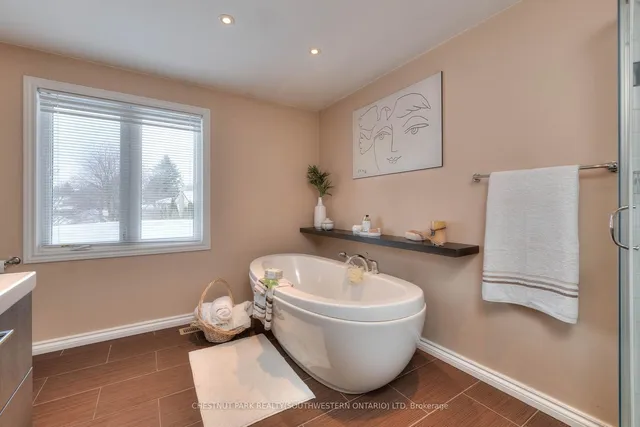 Additional image 34 of 105 Sabrina Cres