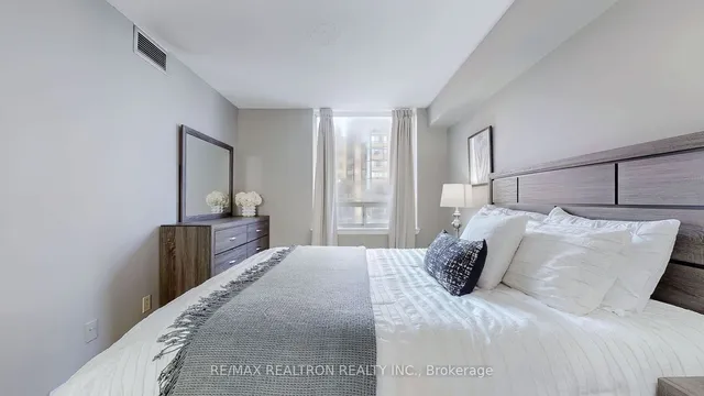 Additional image 22 of 633 Bay St Unit 1008