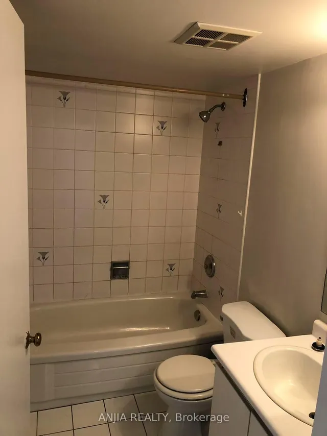 Additional image 17 of 350 Alton Towers Circ Unit 706