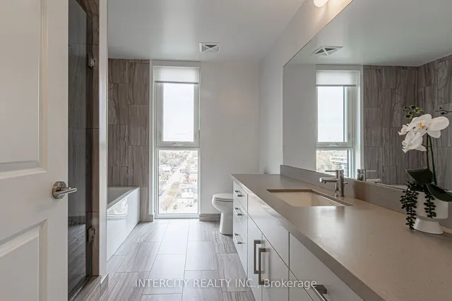 Additional image 15 of 2007 James St Unit 1307