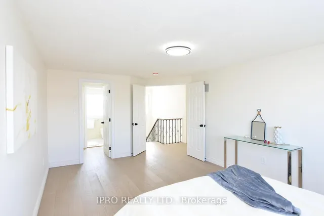 Additional image 25 of 14 Paramount Pl