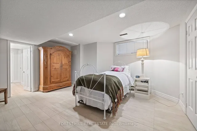 Additional image 20 of 88 Yonge Blvd