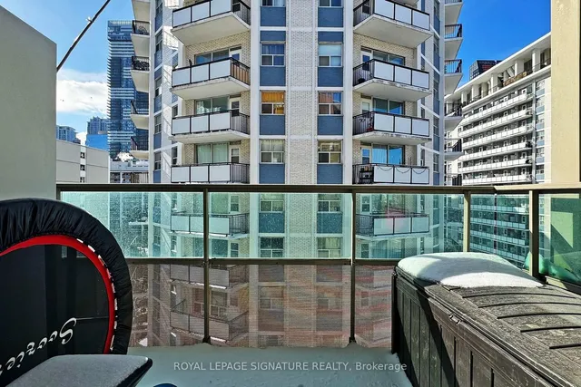 Additional image 29 of 70 Alexander St Unit 1004
