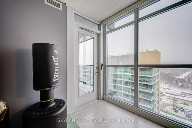 Additional image 21 of 19 Singer Crt Unit 1618