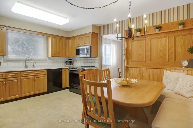 Additional image 14 of 28 Upper Canada Pl