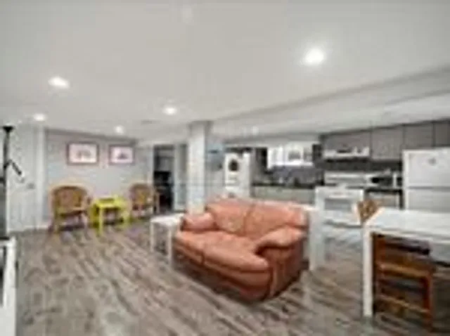 Additional image 17 of 82 Heman St