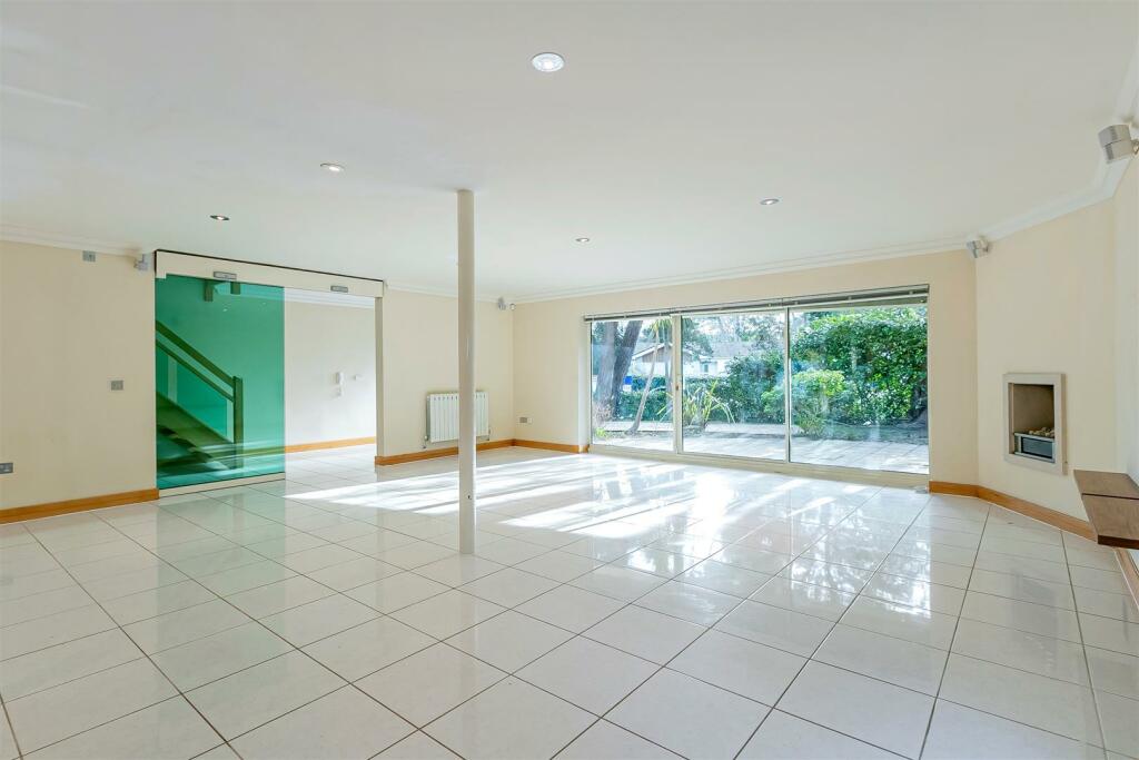 Additional image 4 of Links Road, Poole