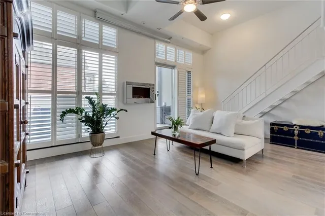 Additional image 18 of 1842 Queen St Unit 204