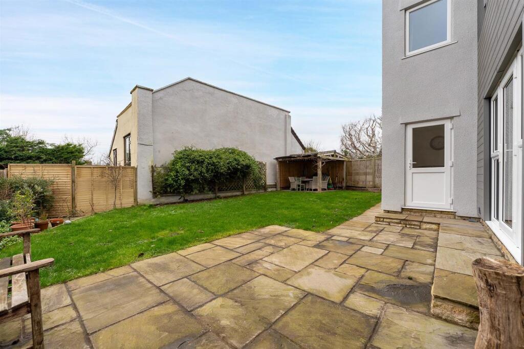 Additional image 22 of Henley Lodge, Yatton - LARGE FAMILY HOME