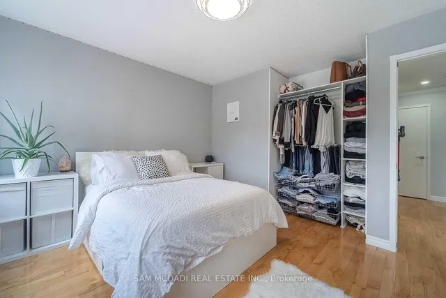 Additional image 13 of 5599 Brenchley Ave