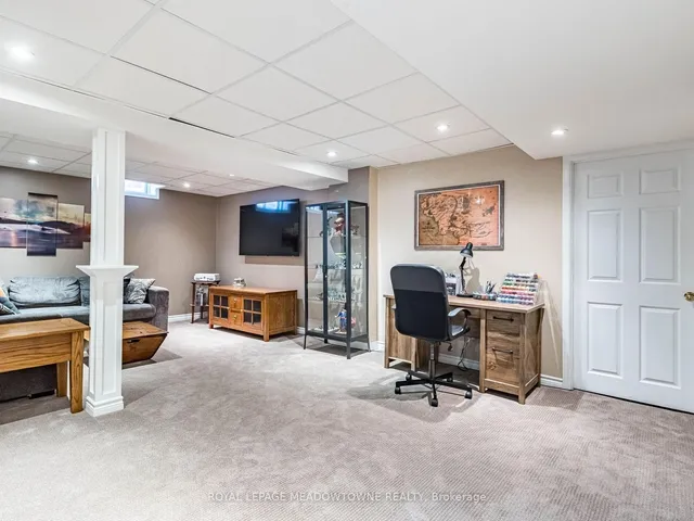 Additional image 38 of 51 Robertson Davies Dr