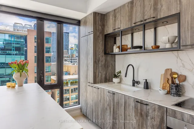 Additional image 6 of 505 Richmond St Unit 821