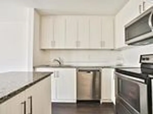 Additional image 6 of 70 Eastwood Park Gdns Unit TH 4