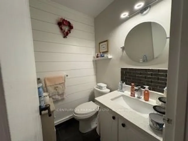 Additional image 3 of 4060 Lawrence Ave Unit 111