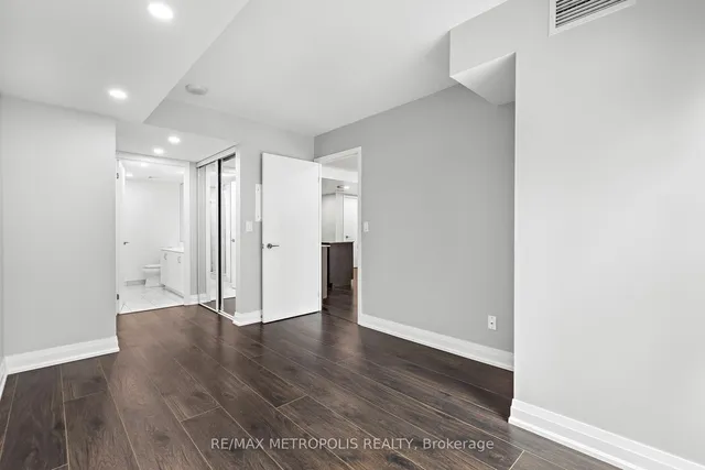 Additional image 19 of 209 Fort York Blvd Unit 678