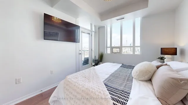 Additional image 21 of 125 Western Battery Rd Unit 2302