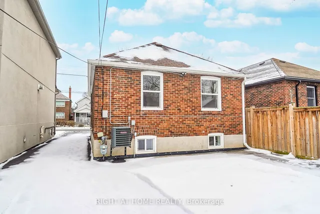 Additional image 27 of 1380 Woodbine Ave