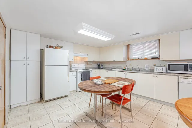 Additional image 40 of 60 Larchmere Ave