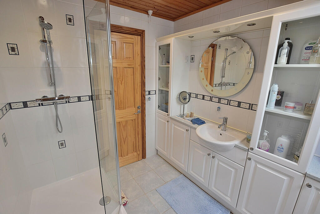 Additional image 18 of Whitefields Drive, Richmond