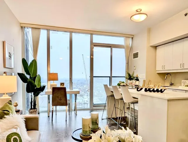 Additional image 3 of 426 University Ave Unit 2702