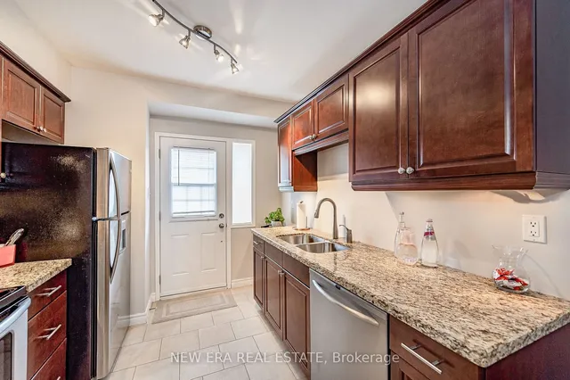 Additional image 5 of 102 Glenashton Dr