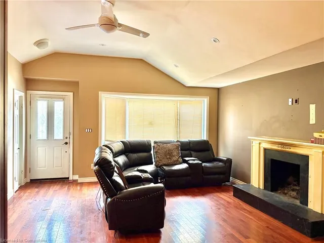 Additional image 6 of 715 Ross St