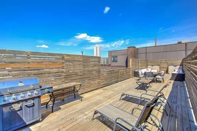 Additional image 33 of 326 Carlaw Ave Unit 201