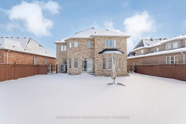 Additional image 38 of 16 Eiffel Blvd