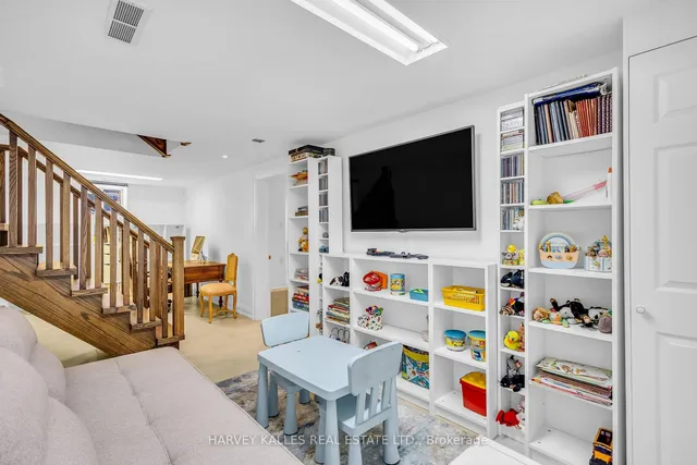 Additional image 40 of 440 Glengarry Ave