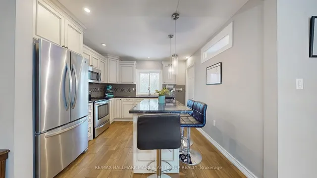 Additional image 11 of 1007 Earl Cres