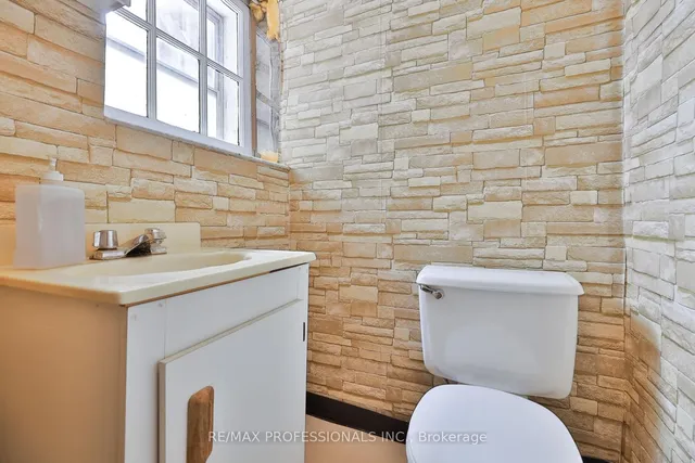 Additional image 30 of 253 Howland Ave