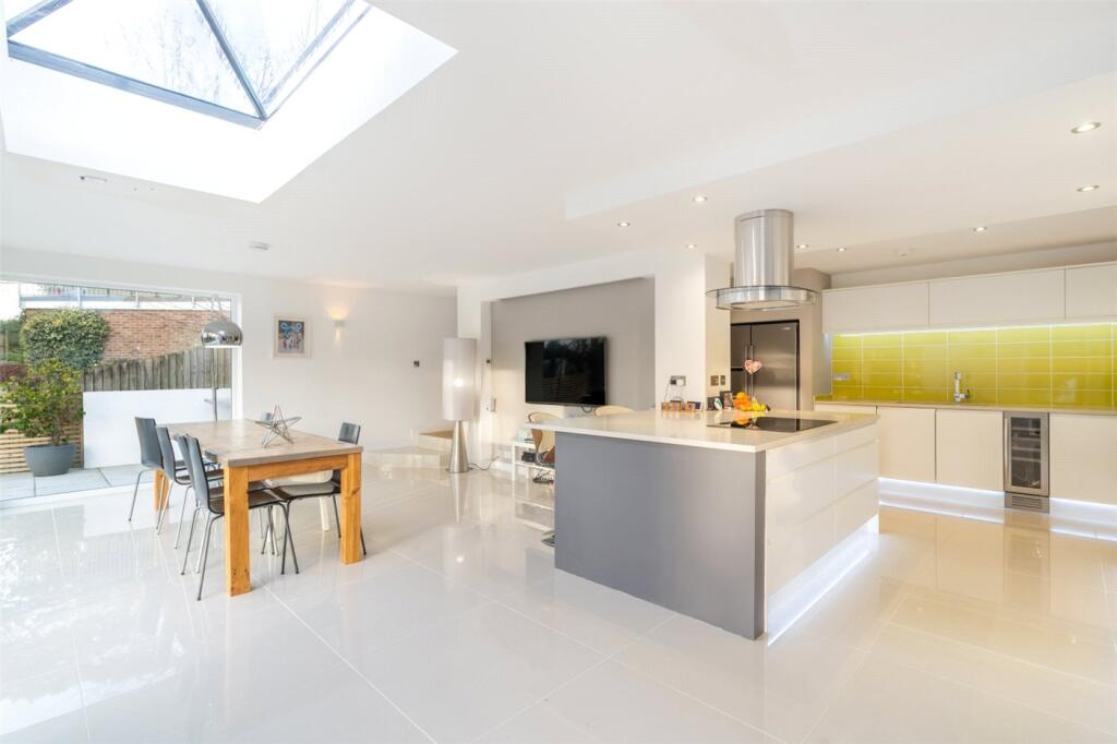 Additional image 3 of Stroud Close, Colehill, Wimborne, Dorset, BH21