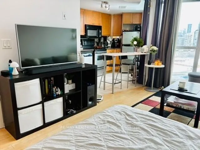 Additional image 7 of 231 Fort York Blvd Unit 1410