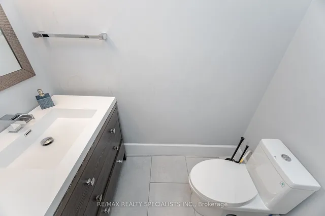 Additional image 15 of 16 Eiffel Blvd