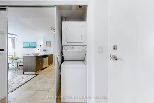 Additional image 11 of 832 BAY St Unit 2704