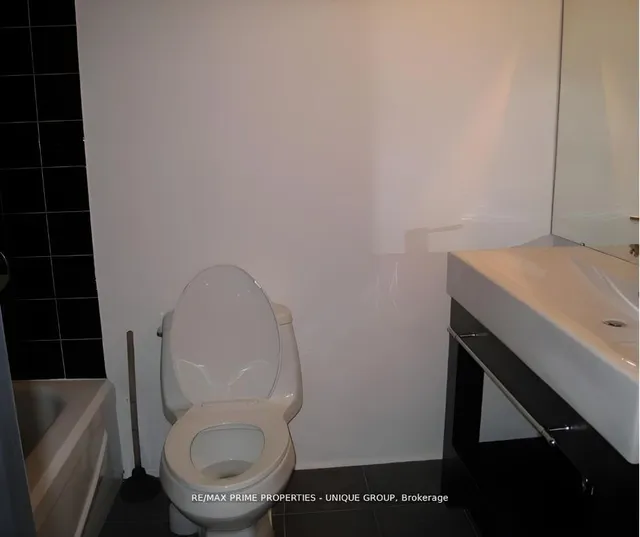 Additional image 16 of 44 Gerrard St Unit 1701