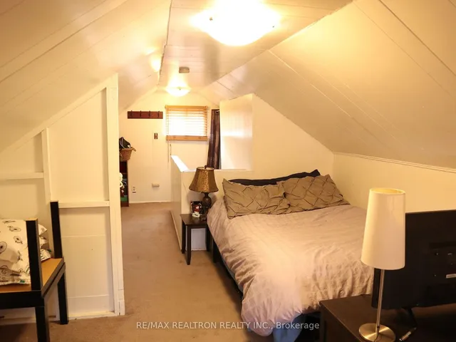 Additional image 26 of 153 Pitt Ave