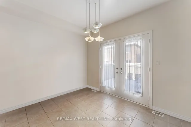 Additional image 10 of 33 Lone Rock Circ