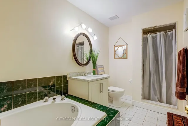 Additional image 16 of 102 Richwood Cres