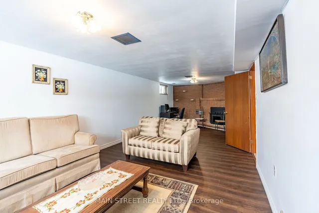 Additional image 26 of 92 Queenston Cres