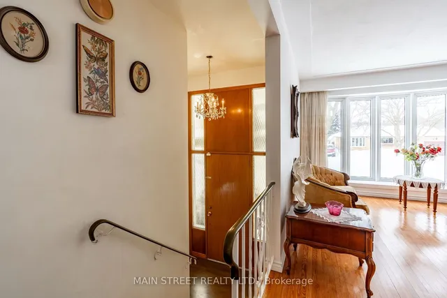 Additional image 4 of 92 Queenston Cres