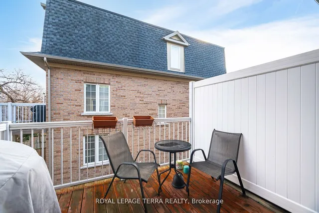 Additional image 23 of 2220 Queensway Dr Unit 2