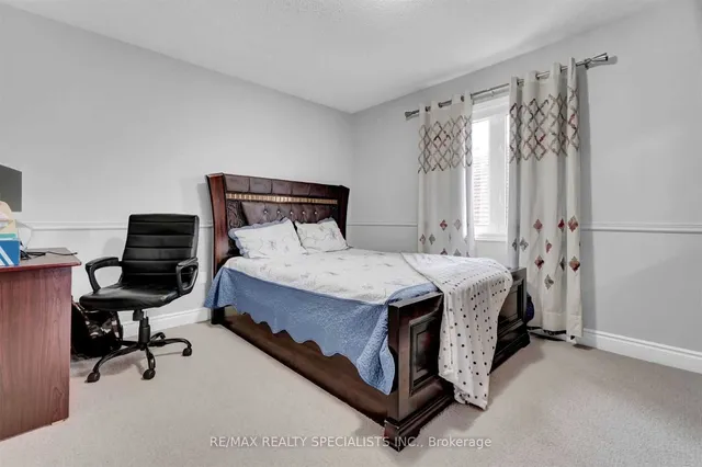 Additional image 30 of 16 Eiffel Blvd